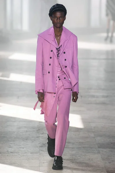 Look 17